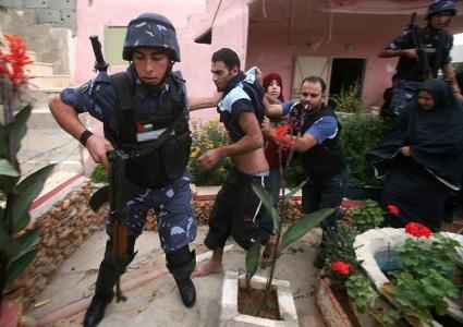 أمن السلطة يعتقل مواطناً ويستدعي 3 آخرين