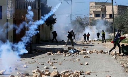 إصابة 3 فلسطينيين خلال مواجهات مع الاحتلال في حزما
