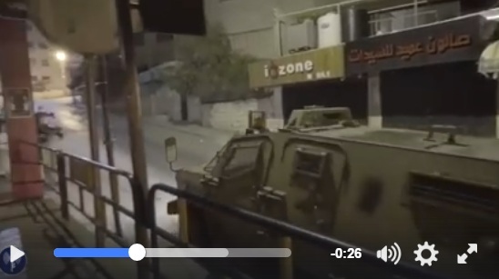 بالفيديو... الاحتلال يقتحم منزل الشهيد غزال ويغلق مكتبة بنابلس