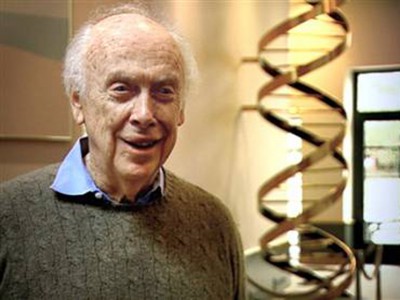 واتسون يطرح ميداليته الذهبية للمزاد العلني