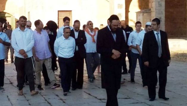 عشرات المستوطنين يقتحمون المسجد الأقصى بذريعة الأعياد اليهودية