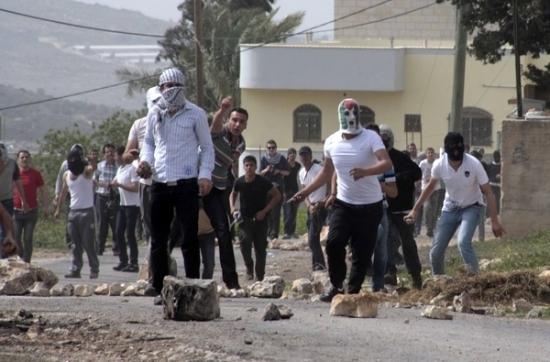 تجدد المواجهات في حي جبل المكبر بالقدس المحتلة