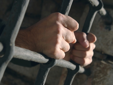 أسيران يدخلان أعواما جديدة داخل سجون الاحتلال‎‏