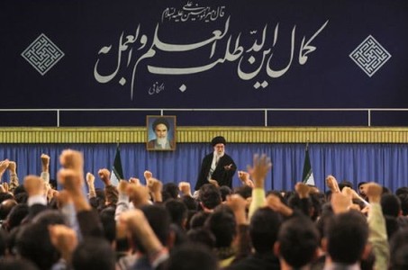 خامنئي: يجب الاعتماد على المواهب والطاقات الوطنية