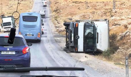 مصرع مسن واصابة نجله في حادث سير بطولكرم