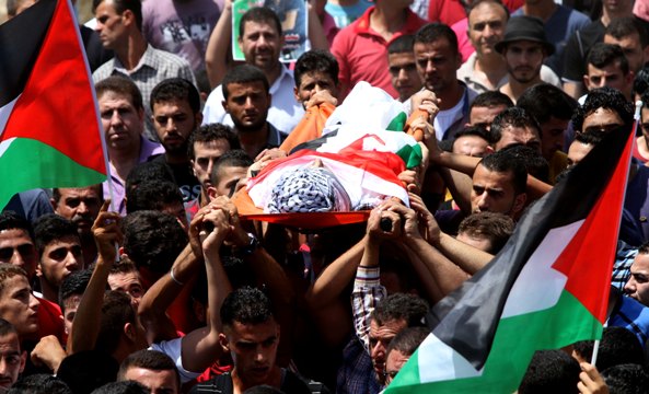 ليبرمان يطالب باحتجاز جثامين الشهداء الفلسطينيين