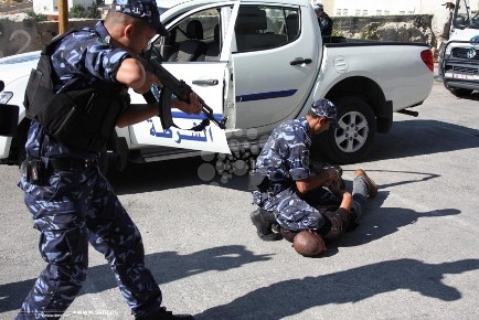 أمن السلطة يواصل حملة اعتقالاته في الضفة الغربية 