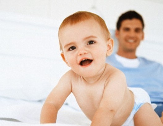 الأطفال الذين يولدون في الشتاء يبدأون الحبو باكراً