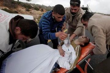 مستوطنون يعتدون على شاب مقدسي وسط القدس