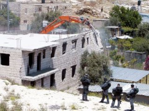 الاحتلال يهدم 3 منازل فلسطينية في بلدة الطور