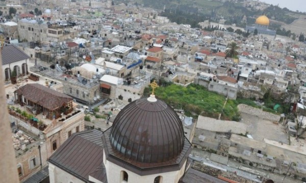 فضيحة جديدة ليثوفيلوس الثالث... تسريب أراض كنسية جديدة في القدس المحتلة