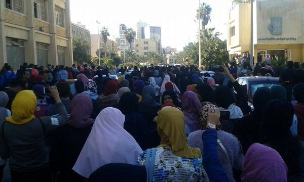 تظاهرة في جامعة الإسكندرية نصرة للقدس المحتلة