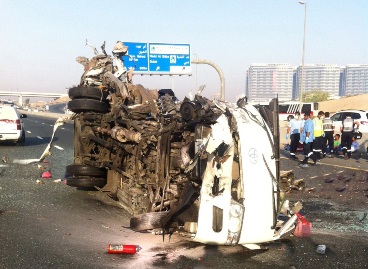 وفاة 13 شخصاً وإصابة 16 بحادث مروع في دبي