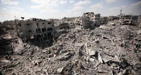 نائب وزير خارجية النرويج يتفقد الدمار في القطاع