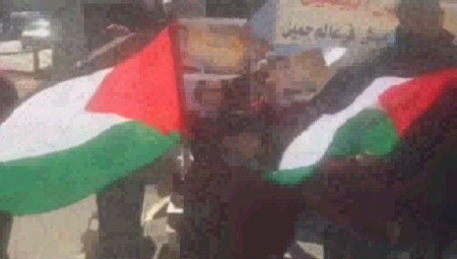 وقفة طلابية برام الله تضامناً مع الأسير القيق