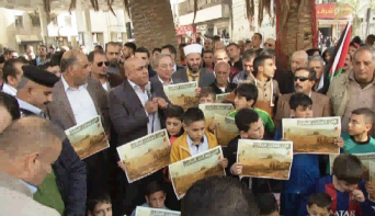 نابلس.. عشرات المواطنين يرفعون الأذان ردا على مشروع قرار الاحتلال