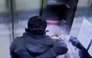 إصابة شخص بعد انطلاق مصعد في صورة جنونية وارتطامه بسقف المبنى