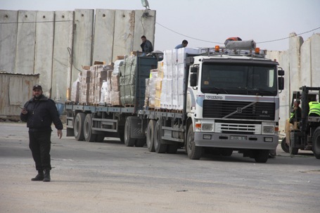 بضائع.. مساعدات ومحروقات في طريقها الى القطاع