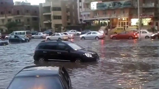 عشرات القتلى والجرحى في فيضانات بمصر