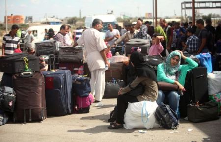 الفلسطينييون العالقون في القاهرة يناشدون قيادة الجهاد الاسلامي التدخل لفتح معبر رفح 