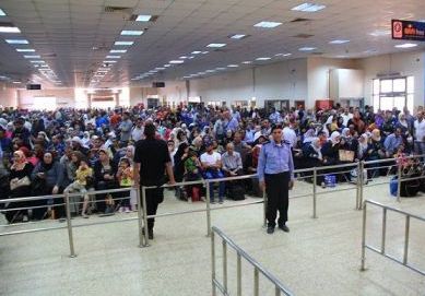 الاحتلال يمنع ألف مواطن من السفر عبر الكرامة