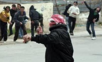 إصابة 6 فلسطينيين في مواجهات مع الاحتلال على مدخل عناتا شمالي القدس