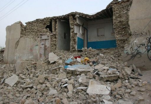 80 جريحاً جراء زلزال قوي ضرب غربي إيران