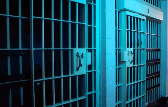 3 أسرى يدخلون أعواماً جديدة داخل معتقلات الاحتلال