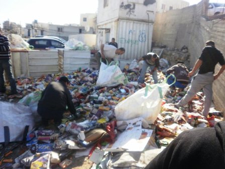 الضابطة الجمركية في جنين تتلف كميات من منتجات المستوطنات