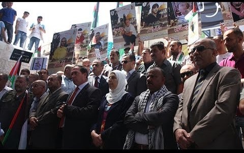 مهرجان تضامني مع الأسرى في طولكرم