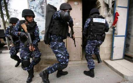 شرطة السلطة تنفذ حملة امنية في جنين وتعتقل 11 مواطنا