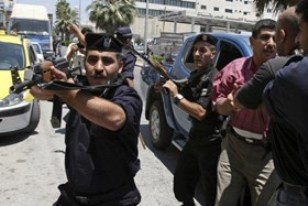 حماس تتهم السلطة باعتقال 19 من نشطائها