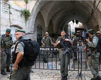 الاحتلال يصادر بضائع الباعة الجوالين في أزقة القدس