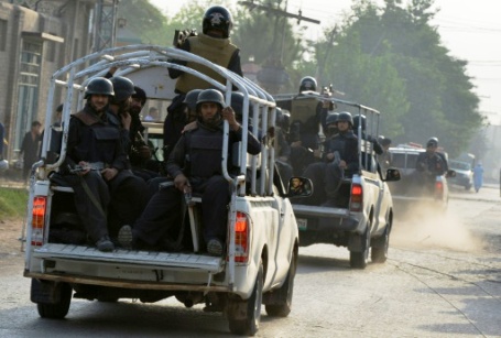 مقتل 16 شخصا في هجوم لطالبان على قاعدة عسكرية باكستانية