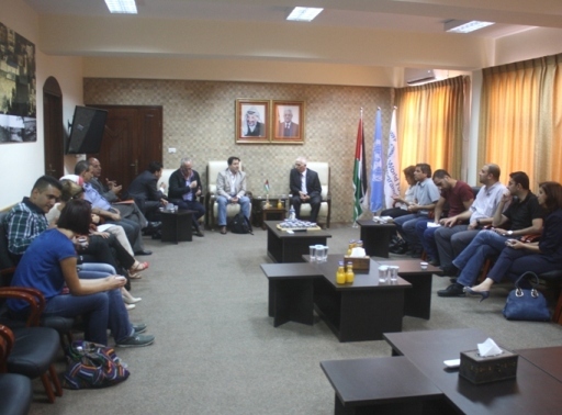 اطلاق مشروع توزيع المساعدة الغذائية الالكترونية في الخليل