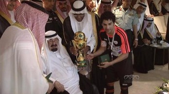 خادم الحرمين يتوج الشباب بكأس الملك 