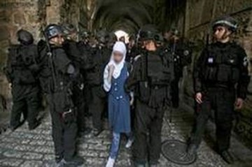 اعتقال فلسطينية بذريعة  تخطيطها لطعن جنود 