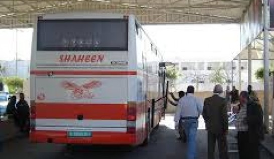 الاحتلال يمع 10 فلسطينيين من السفر عبر معبر الكرامة