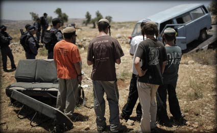 مستوطنون يعتدون على سيارات الفلسطينيين في القدس المحتلة