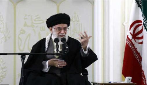 السيد خامنئي يلتقي قادة ومسؤولين في يوم الجيش الإيراني
