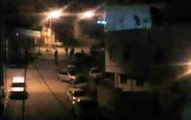 مستوطنون يهاجمون منزلاً وسط الخليل