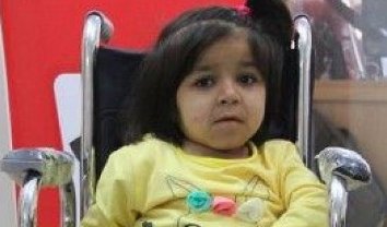 الطفلة هناء الأسطل تغادر غزة لتلقي العلاج في مصر