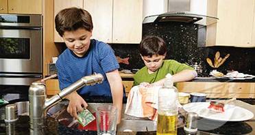 إسبانيا تقر قانوناً يلزم الأطفال بالمشاركة في الأعمال المنزلية واحترام المعلمين 