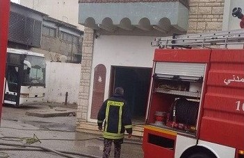 الدفاع المدني يخمد حريقاً بالنادي الثقافي في طولكرم