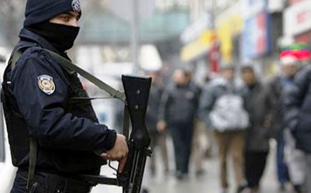 مقتل 12 عنصرا من الشرطة التركية في هجوم على حافلة