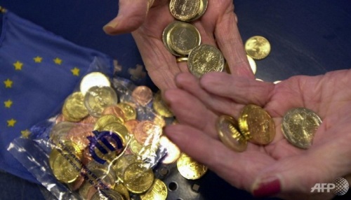 فرنسية تدفع ثلاثين كيلوغرامًا من الضرائب