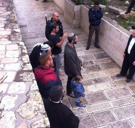 غليك على رأس مجموعة من المستوطنين يقتحمون باحات الاقصى