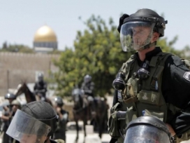 الاحتلال يعتقل والدة الأسير أمير سلوك من القدس