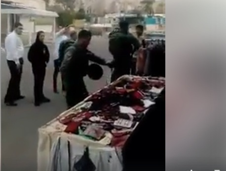 مستوطنون يعتدون على عائلة فلسطينية في الخليل