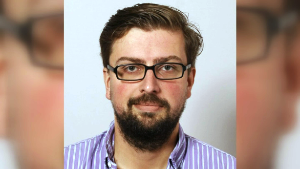 الاحتلال رفض تمديد إذن العمل لصحفي هولندي